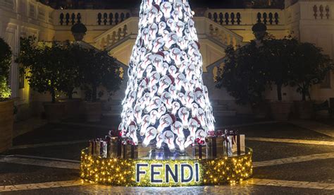 fendi albero di natale|Fendi celebra la magia del Natale .